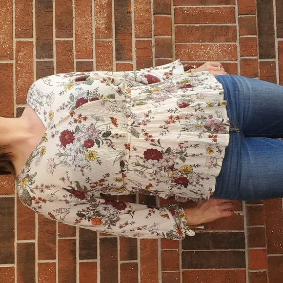 Tops - Bohemian Flowy Floral top - medium
